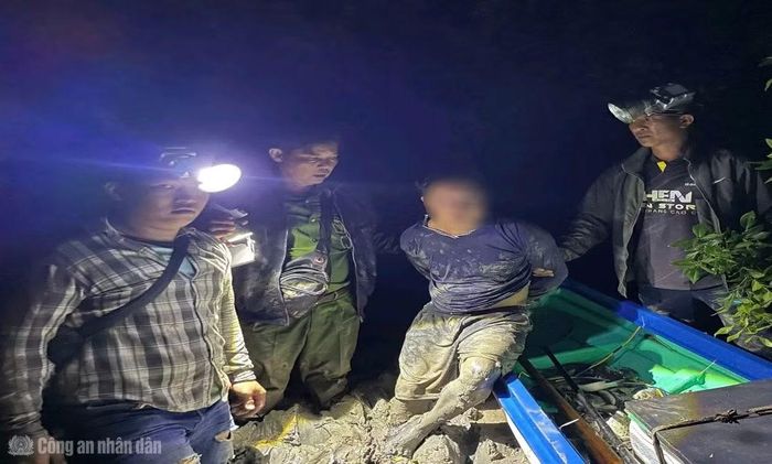Công an xã Quách Phẩm phát hiện đối tượng sử dụng công cụ kích điện để khai thác thủy sản trái phép.