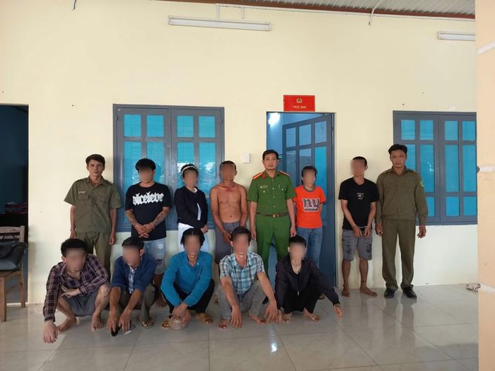 Các đối tượng trong vụ ma túy bị Công an xã bắt giữ.