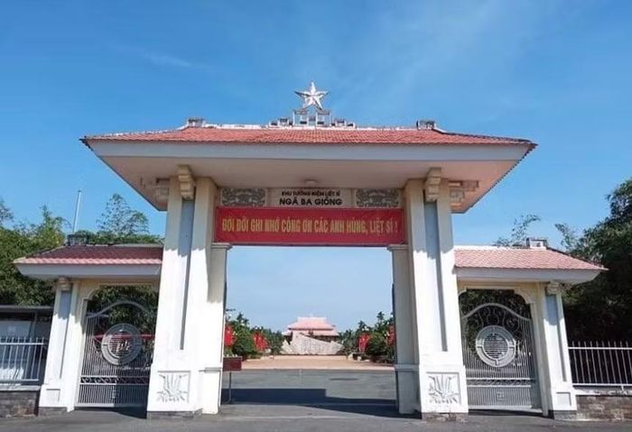 Di tích lịch sử quốc gia Ngã ba Giồng.
