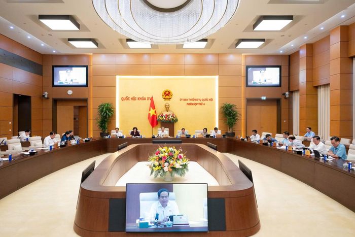 Quang cảnh phiên họp. 