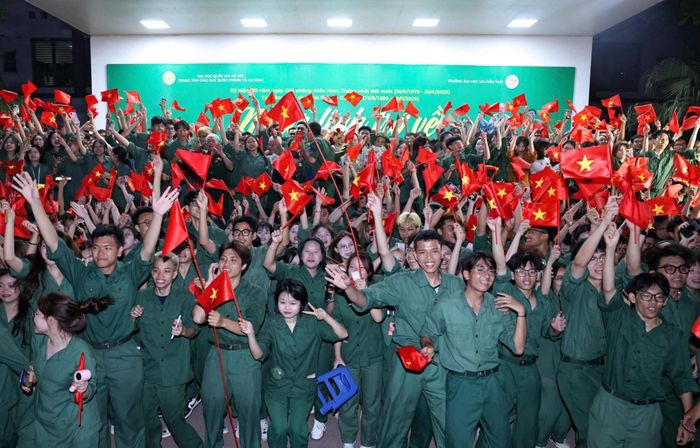 Thế hệ hôm nay biết kính trọng cha mẹ, biết yêu quê hương, biết tri ân những người đã hy sinh vì Tổ quốc và biết sống tử tế với mọi người, thì đó chính là sự tiếp nối đẹp nhất đối với những người đã nằm lại. Đó cũng là thành công lớn nhất của giáo dục và là di sản tinh thần quý giá nhất của dân tộc Việt Nam.