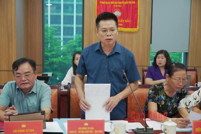 Đại biểu phát biểu ý kiến phản biện tại hội nghị.