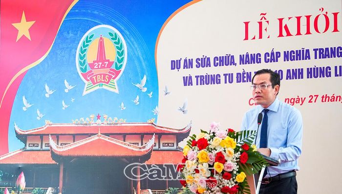 Phó Chủ tịch UBND tỉnh Ngô Vũ Thăng phát biểu tại buổi lễ, nhấn mạnh ý nghĩa chính trị và nhân văn của các công trình tri ân.