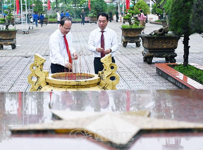 Tại Nghĩa trang Liệt sĩ tỉnh (phường An Xuyên), Bí thư Tỉnh ủy Nguyễn Hồ Hải và Phó Bí thư Tỉnh ủy, Chủ tịch UBND tỉnh Lữ Quang Ngời thắp hương tri ân các liệt sĩ hy sinh trong cuộc Tổng tiến công và nổi dậy Mậu Thân năm 1968.