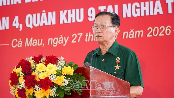  Anh hùng Lực lượng vũ trang nhân dân Lê Minh Kiệm, Trưởng ban Liên lạc Trung đoàn 10, phát biểu tại buổi lễ.