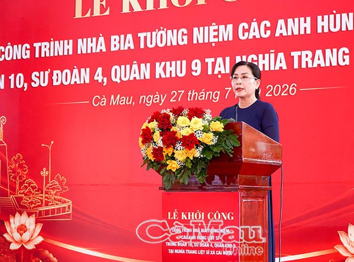  Đồng chí Lê Thị Nhung, Ủy viên Ban Thường vụ Tỉnh ủy, Phó Chủ tịch Thường trực HĐND tỉnh, phát biểu tại Lễ khởi công Nhà bia tưởng niệm các Anh hùng liệt sĩ Trung đoàn 10.
