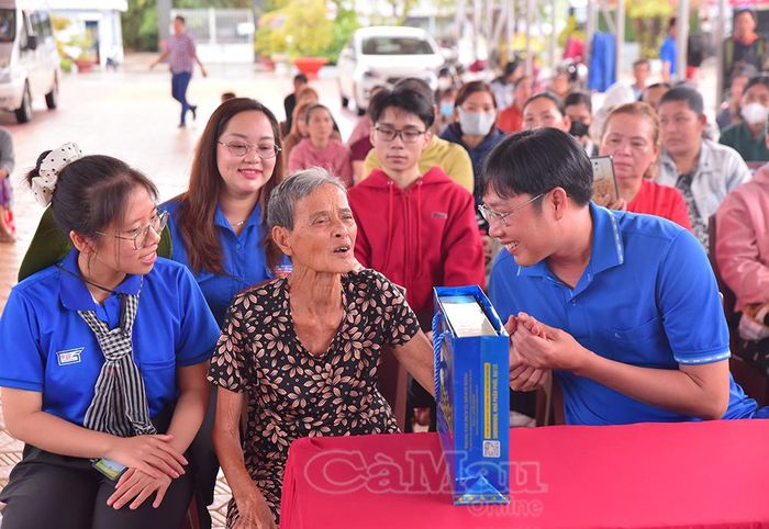  Mỗi hoạt động là dịp để tuổi trẻ sẻ chia, lắng nghe những câu chuyện hào hùng của thế hệ đi trước, qua đó bồi đắp truyền thống và ý thức trách nhiệm với quê hương, đất nước.