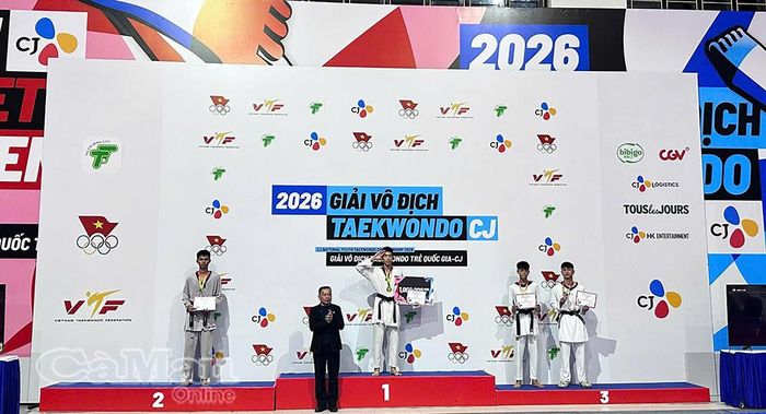 VĐV Đồng Minh Thành giành Huy chương Bạc hạng cân 63 kg nam U17.