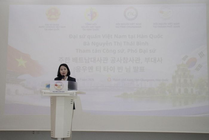 Tham tán Công sứ Đại sứ quán Việt Nam tại Hàn Quốc Nguyễn Thị Thái Bình phát biểu tại sự kiện.