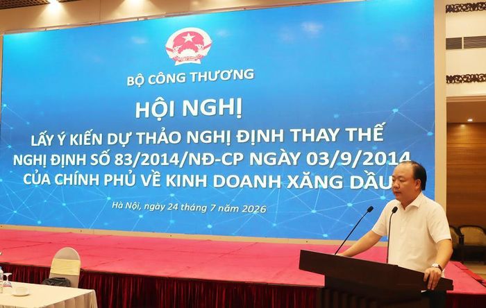 Ông Trần Hữu Linh - Cục trưởng Cục Quản lý và Phát triển thị trường trong nước (Bộ Công Thương) - phát biểu tại Hội nghị. Ảnh: Cục Quản lý và Phát triển thị trường trong nước.