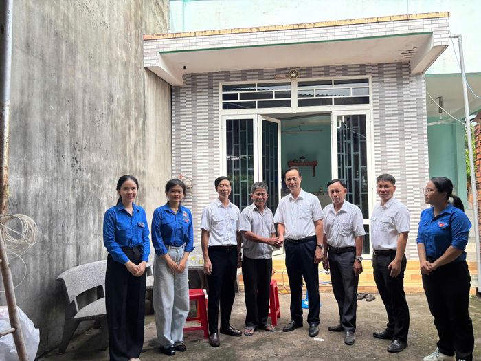 KTNN khu vực XII thăm hỏi, tặng quà 5 gia đình thương, bệnh binh tại Đồng Nai.
