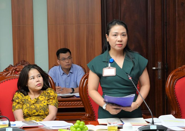 Bà Trần Thị Minh Châu - Phó Vụ trưởng Vụ Tổ chức - biên chế (Bộ Nội vụ) phát biểu tại Hội nghị. Ảnh: QUỲNH ANH