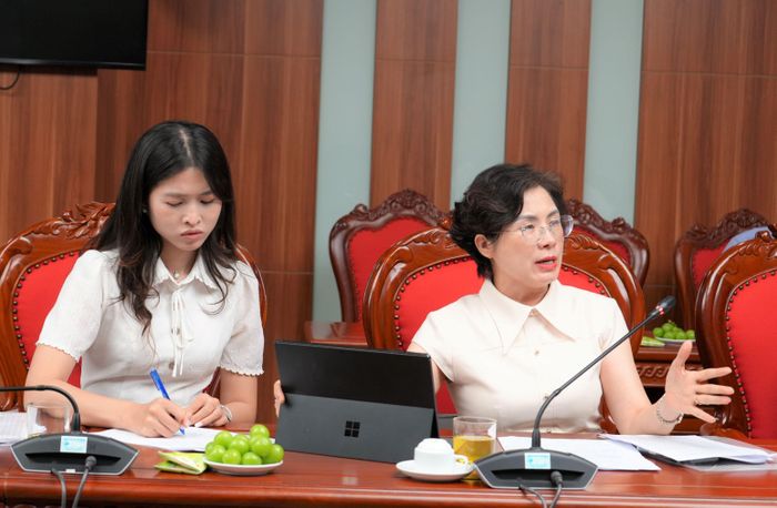 Bà Nguyễn Thị Hạnh - Cục trưởng Cục Pháp luật hình sự - hành chính và Quản lý xử lý vi phạm hành chính (Bộ Tư pháp) phát biểu tại Hội nghị. Ảnh: QUỲNH ANH