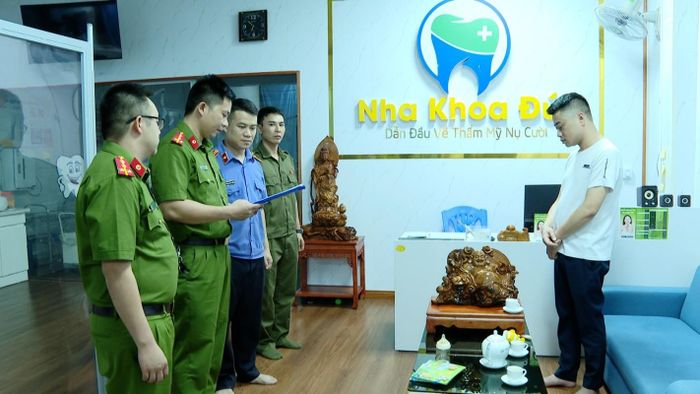 Cơ quan Cảnh sát điểu tra tiến hành Lệnh khám xét Phòng khám do Hoàng Trọng Nguyên làm chủ.