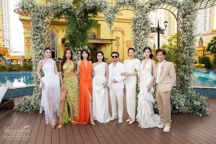 Hoa hậu Yến Nhi cùng dàn khách mời mở màn phần thi áo tắm. (Ảnh: Fanpage Miss Grand VietNam)