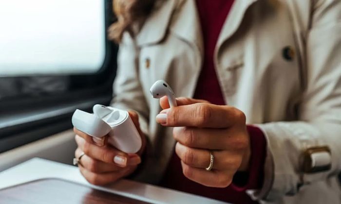 Nếu tai nghe không được làm sạch, vi khuẩn tích tụ có thể gây ngứa, kích ứng hoặc làm tăng nguy cơ viêm tai