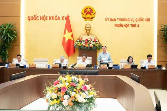 Phó Chủ tịch Quốc hội Nguyễn Khắc Định điều hành Phiên họp