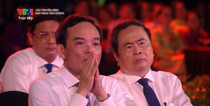 Các Ủy viên Bộ Chính trị: Chủ tịch Quốc hội Trần Thanh Mẫn (phải) và Bí thư Thành ủy TP.HCM Trần Lưu Quang.