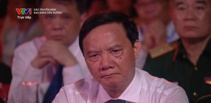 Phó Chủ tịch Quốc hội Nguyễn Khắc Định xúc động dự chương trình tại điểm cầu Công viên Lê Thị Riêng (TPHCM)