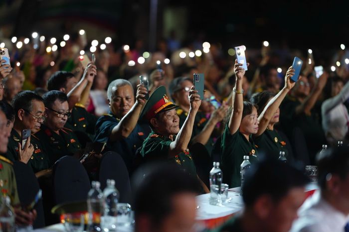 Cầu truyền hình Sao sáng dẫn đường không chỉ là lời tri ân đối với những người đã hy sinh mà còn là lời nhắc nhở mỗi người Việt Nam hôm nay về trách nhiệm giữ gìn hòa bình, tiếp nối lý tưởng và sống xứng đáng với sự hy sinh của các thế hệ đi trước.
