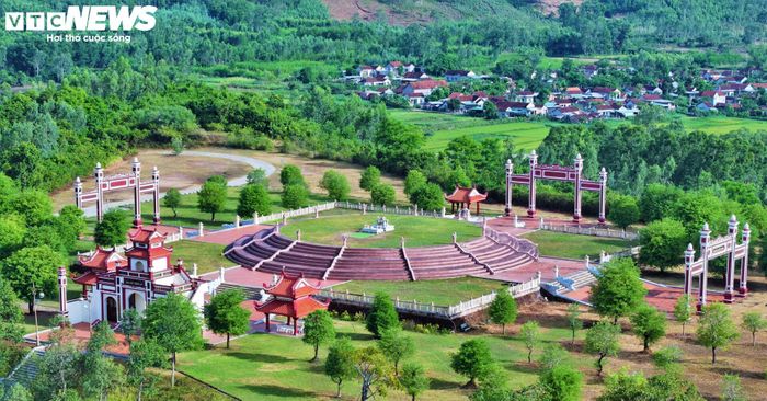Hằng năm, du khách đến đây không chỉ tìm hiểu về lịch sử, dâng hương cầu bình an, tài lộc mà còn để tham gia vào các dịp lễ lớn như Lễ hội kỷ niệm Chiến thắng Ngọc Hồi - Đống Đa hay ngày Lễ tế Trời Đất được phục dựng bài bản trong tiếng trống trận Tây Sơn.