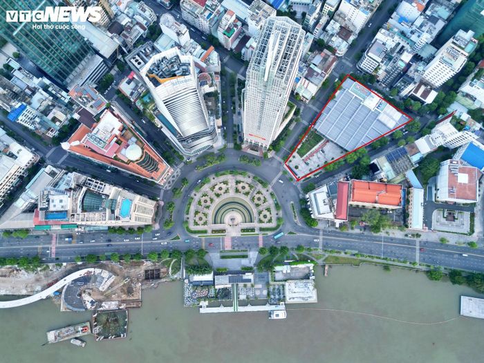 Hai khu đất tại số 2-4-6 Hai Bà Trưng và số 8-12 Lê Duẩn, có tổng giá trị hơn 7.533 tỷ đồng, dự kiến được TP.HCM sử dụng để thanh toán đối ứng cho dự án cầu Cần Giờ theo hình thức hợp đồng BT (xây dựng - chuyển giao). Phần giá trị còn lại của dự án sẽ được thanh toán từ ngân sách thành phố.