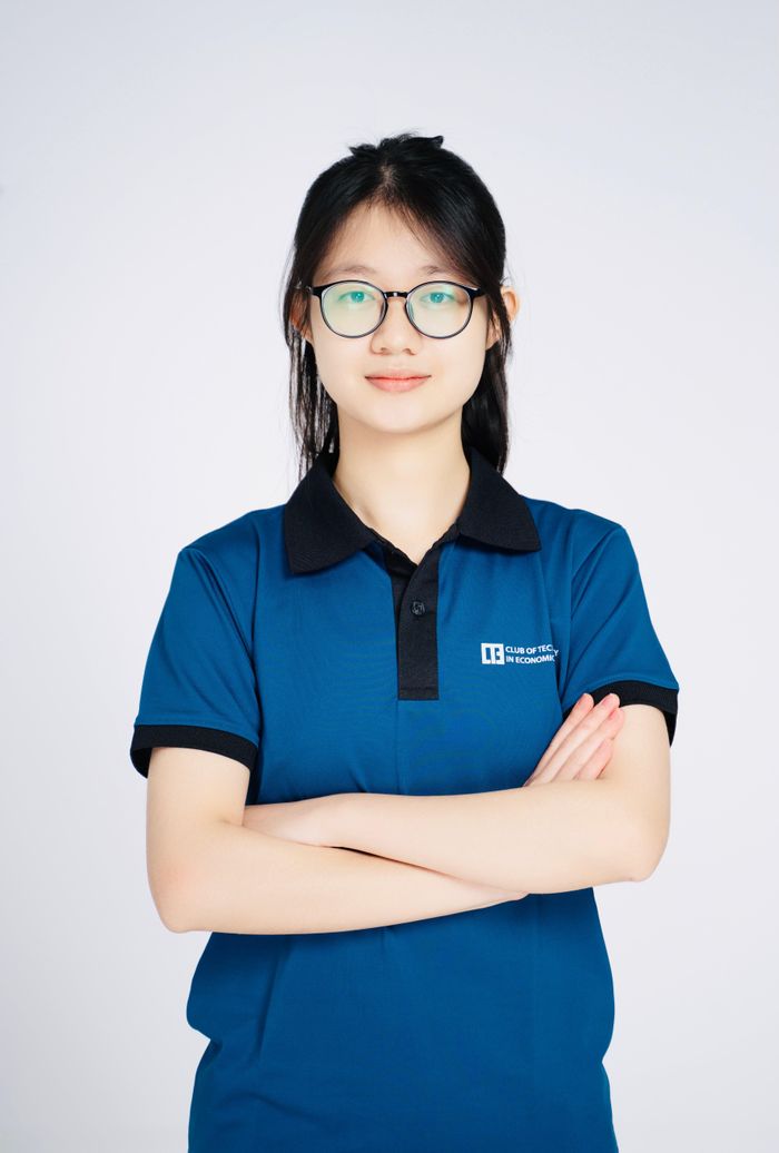 Là học sinh Trường THPT Quảng Xương 1, Thuần từng xác định theo đuổi lĩnh vực kỹ thuật. Với thế mạnh ở các môn tự nhiên, cô trúng tuyển sớm vào nhiều trường đại học, trong đó có Đại học Bách khoa Hà Nội, Đại học Ngoại thương và một trường đại học sư phạm. Từng định lựa chọn theo học ngành kỹ thuật tại Bách khoa thế nhưng trước ngưỡng cửa đại học, cô lại quyết định đổi hướng. Trong quá trình tìm hiểu, cô được một người chị giới thiệu về ngành Kinh tế quốc tế của Đại học Ngoại thương. Chương trình đào tạo cùng định hướng nghề nghiệp khiến Thuần thay đổi lựa chọn. Gia đình cũng là chỗ dựa để cô yên tâm theo đuổi lựa chọn của mình. Theo nữ sinh, mẹ luôn ủng hộ cô trong việc học, từ ngoại ngữ, kỹ năng đến các khóa học chuyên môn và chọn trường, chọn ngành. Nhìn lại, cô cho rằng đó là quyết định đúng đắn nhất của tuổi 18.