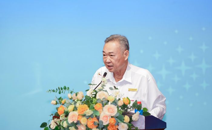 Tiến sĩ Phạm Quốc Bảo, Chủ tịch Hội đồng thành viên EVNHCMC, phát biểu trong lễ trao giải.