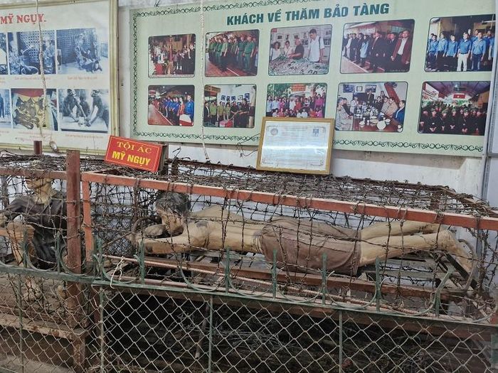 Những “chuồng cọp”, được ví như “địa ngục trần gian” giam giữ chiến sĩ cách mạng ở nhà tù Phú Quốc, Côn Đảo, Tân Hiệp… cùng nhiều dụng cụ tra tấn của kẻ thù được trưng bày tại bảo tàng, tái hiện sự khốc liệt của chiến tranh. Ảnh: PV