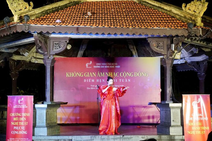 Chương trình gồm những ca khúc về quê hương, đất nước, hòa bình và khát vọng tuổi trẻ. Ảnh: SVHTT