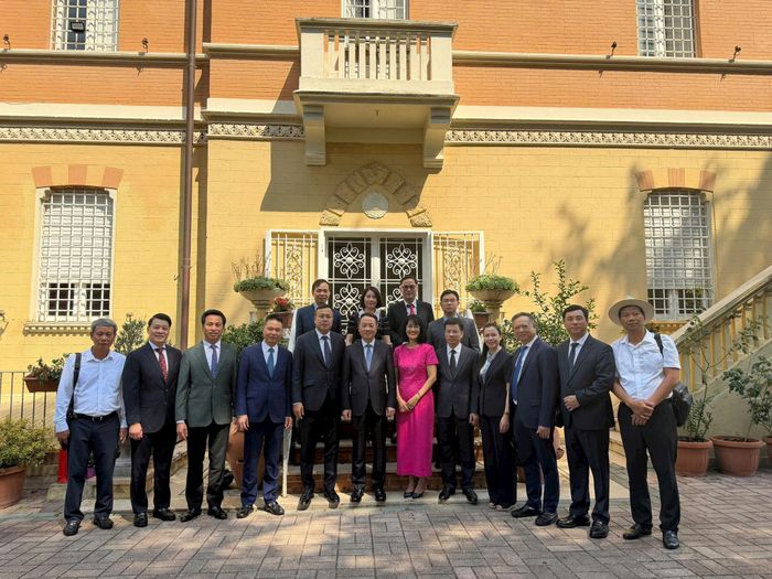 Đại sứ quán Việt Nam tại Italia tiếp tục phát huy vai trò cầu nối, hỗ trợ quảng bá hình ảnh, tiềm năng của Thủ đô Hà Nội. Ảnh: Đoàn công tác