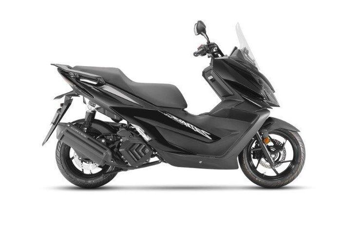 Zontes 175V còn được trang bị kính chắn gió cỡ lớn