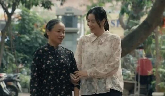 Bà Phụng gặp Nguyệt để nói về tình cảm của con trai dành cho cô. Ảnh VTV