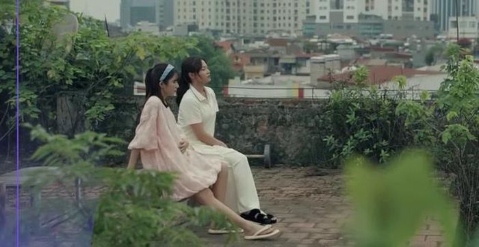 Diệu muốn giúp đỡ Trang nhưng Vân lại ngăn cản. Ảnh VTV