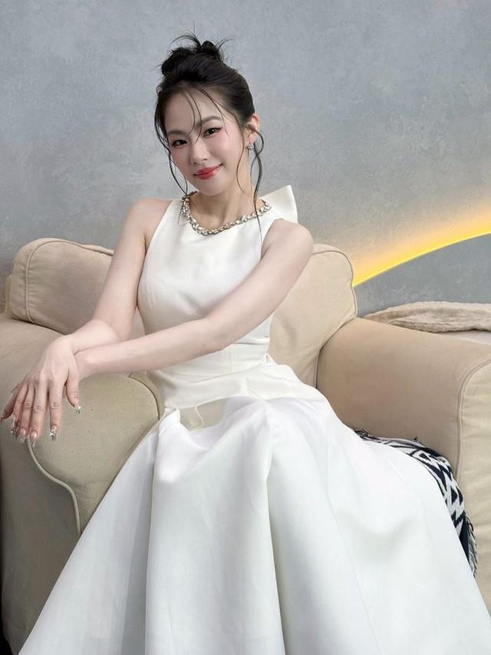 Nữ ca sĩ Lương Bích Hữu khiến nhiều người ngưỡng mộ với ngoại hình trẻ trung, thon gọn sau khi giảm tới 20kg.
