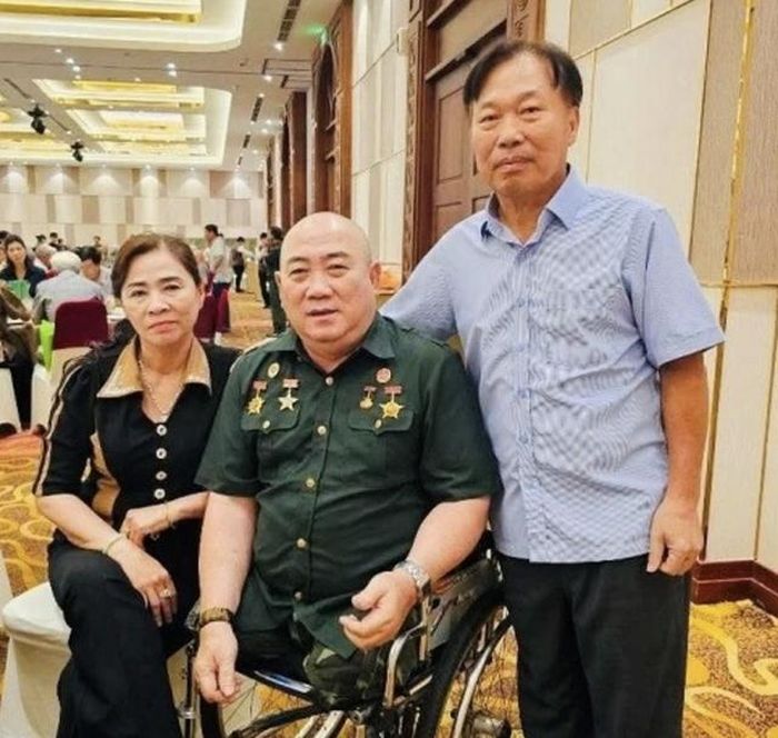 Cuộc gặp gỡ với những người thương binh đã để lại một phần cơ thể nơi chiến trường là nguồn cảm hứng để nhạc sĩ Lê Tự Minh viết nên ca khúc “Thắp lên Việt Nam”.