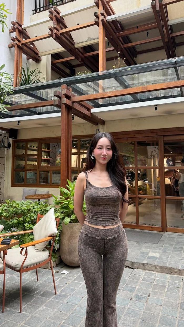 Tên tuổi Nguyễn Thùy Anh được công chúng chú ý nhiều hơn khi công khai hẹn hò với NSƯT Ngọc Quỳnh. Cặp đôi quen biết thông qua môi trường nghệ thuật và dần nảy sinh tình cảm sau thời gian làm việc, đồng hành cùng nhau.