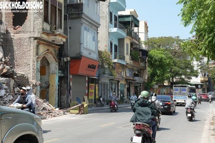 Được biết, các hộ dân có đất thu hồi dự án ga ngầm C6 đủ điều kiện được bố trí tái định cư tại Khu đô thị Nam Trung Yên (phường Yên Hòa), cách nơi ở cũ khoảng 7km. Về đơn giá bồi thường, hộ dân có đất thu hồi tiếp giáp mặt đường Thụy Khuê được bồi thường 188 triệu đồng/m2.