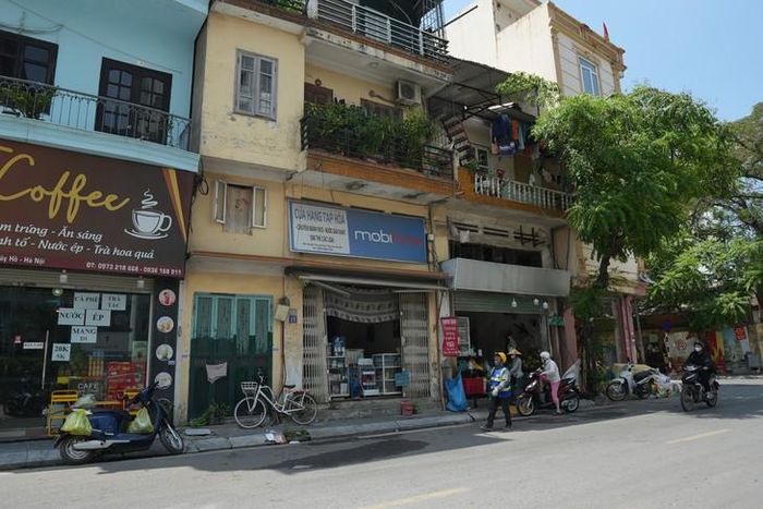 Ga C6 (ga Bách Thảo) là một trong những hạng mục ngầm quan trọng của tuyến đường sắt đô thị số 2, tọa lạc gần nút giao Thụy Khuê - Hoàng Hoa Thám và Công viên Bách Thảo. Nhằm phục vụ công tác thi công nhà ga này, công tác giải phóng mặt bằng (GPMB) dọc tuyến phố Thụy Khuê (phường Tây Hồ) hiện đang được chính quyền địa phương phối hợp cùng người dân khẩn trương triển khai.
