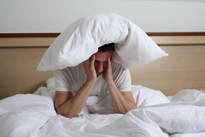 Nhiều nghiên cứu cho thấy chỉ cần một đêm ngủ dưới 6 tiếng cũng đã có thể làm suy giảm quá trình hình thành ký ức. Ảnh: Adobe Stock