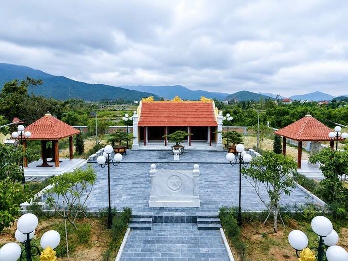 Khu di tích trận địa pháo Bãi Dừa.