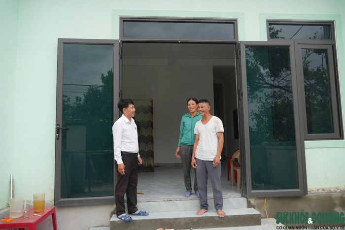 Ngôi nhà mới giúp gia đình chị Phan Thị Ngọc yên tâm ổn định cuộc sống sau nhiều năm sống trong căn nhà xuống cấp, dột nát.