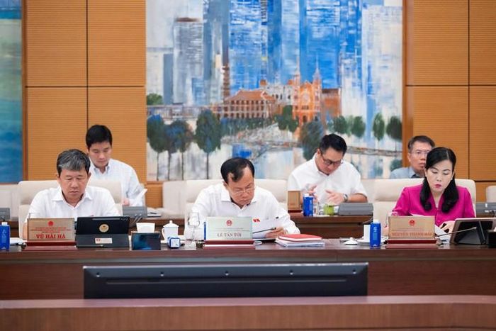 Các đại biểu tham dự phiên họp.