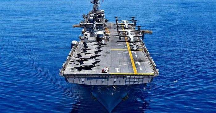 Tàu tấn công lớp Wasp của Hải quân Mỹ với máy bay chiến đấu F-35B. (Ảnh: MW)