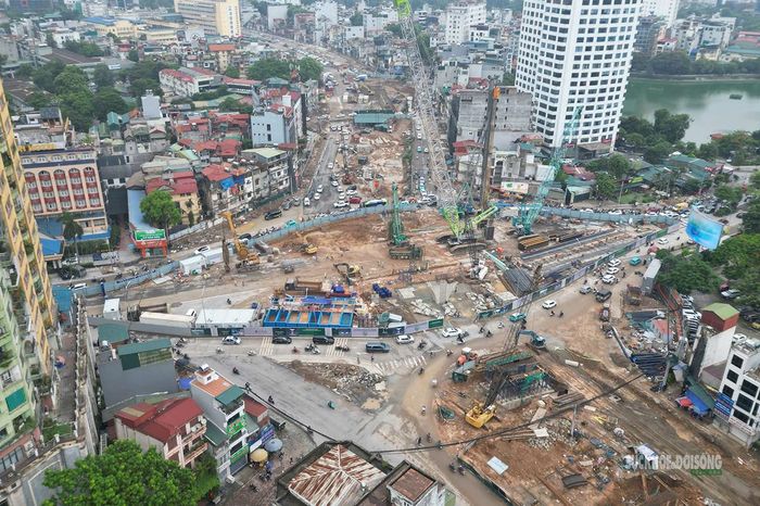 Đại công trường ga ngầm metro số 5 nhìn từ trên cao. Ảnh: T.Anh