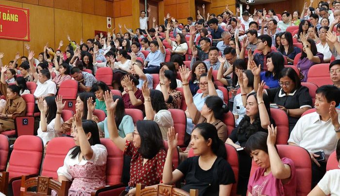 Các đại biểu tham dự họp biểu quyết. Ảnh:Trần Minh