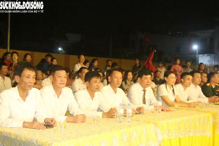 Lãnh đạo xã Tân An dự lễ tưởng niệm, tri ấn các anh hùng liệt sĩ trên địa bàn. Ảnh: Đức Tùy