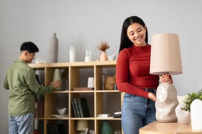 Nhiều người lớn tuổi khuyên nên dọn dẹp nhà cửa gọn gàng, sạch sẽ từ trước khi tháng 7 âm lịch đến. Ảnh minh họa: Globe.