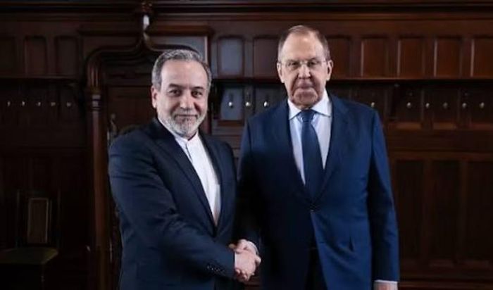 Trong cuộc điện đàm sau đó, cả ông Abbas Araghchi và ông Sergey Lavrov đều lên án vụ tấn công.