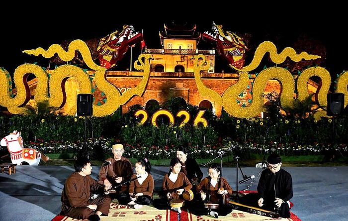 Trong không gian Hoàng thành Thăng Long, những làn điệu xẩm mộc mạc, sâu lắng tạo nên điểm nhấn văn hóa, giúp du khách cảm nhận giá trị của di sản giữa lòng Thủ đô.